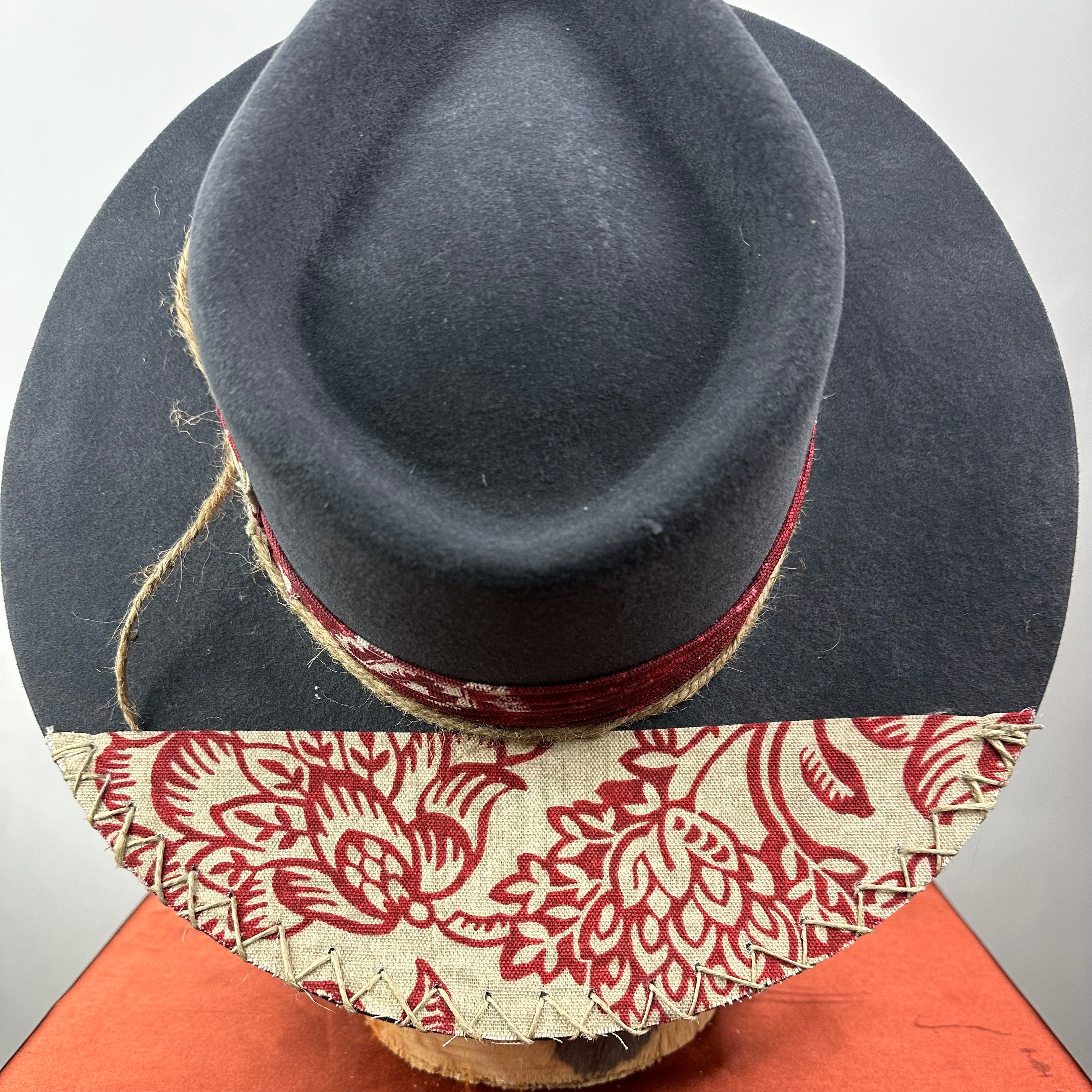 The Monterey Black & Red